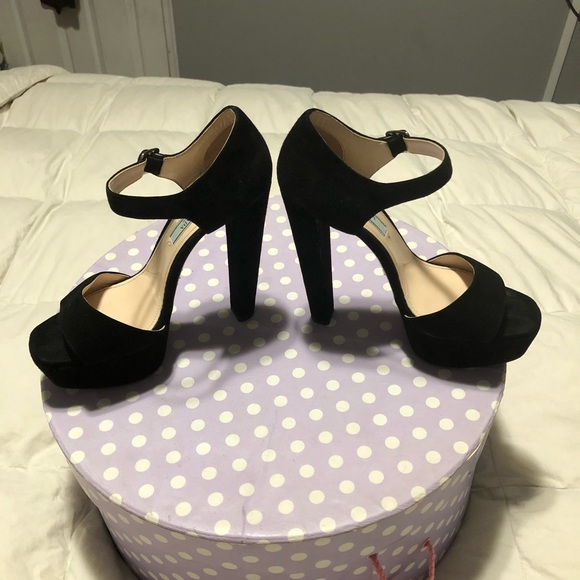 Prada 37 1/2 - Picture 2 of 6